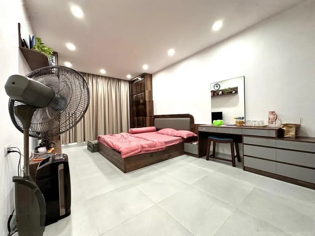 Khu cực vip quận Cầu Giấy - ba bước ra mặt phố - thang máy - 2 mặt ngõ, thông tứ tung