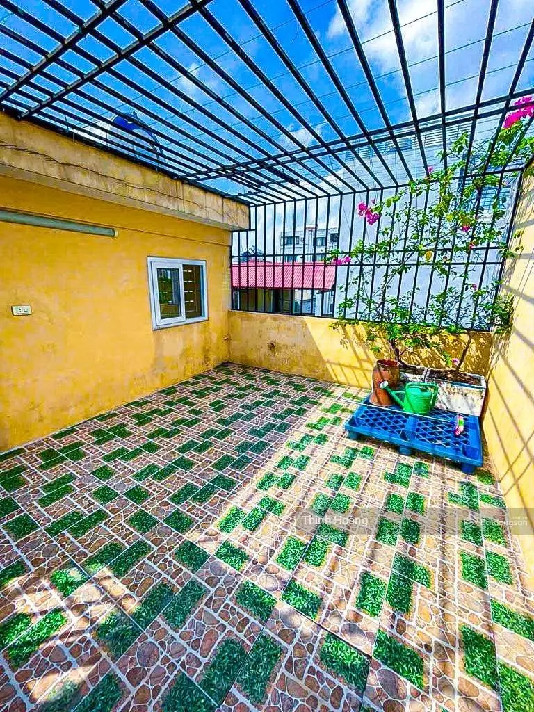 [HIẾM] Bán nhà Thạch bàn 30m2 5 tầng mt5, dân xây, oto đậu cổng full nội thất ở ngay