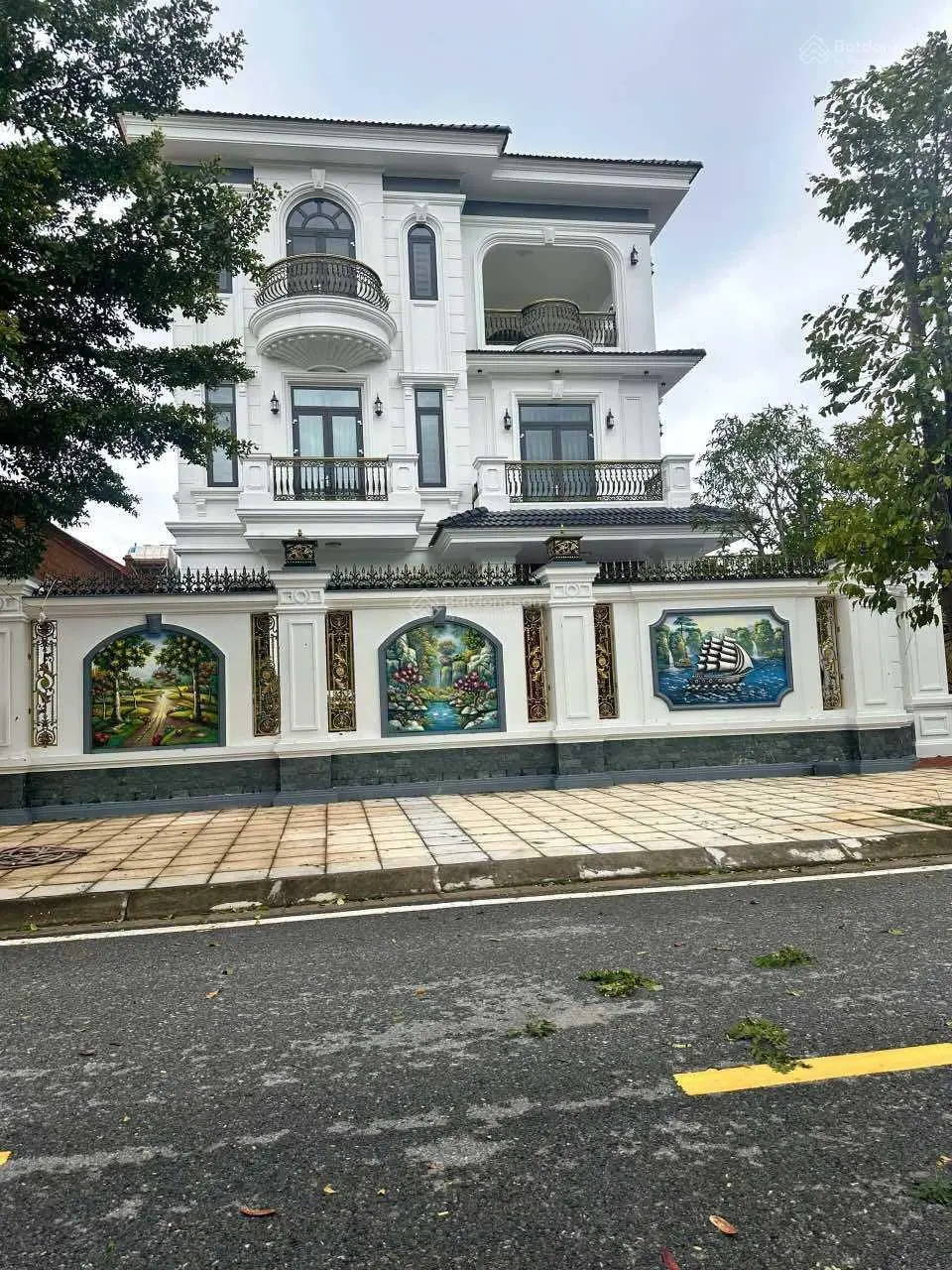 Cắt lỗ lô biệt thự áp góc view hồ 220m2 giá chỉ 24tr/m2 tại Nhật Tân
