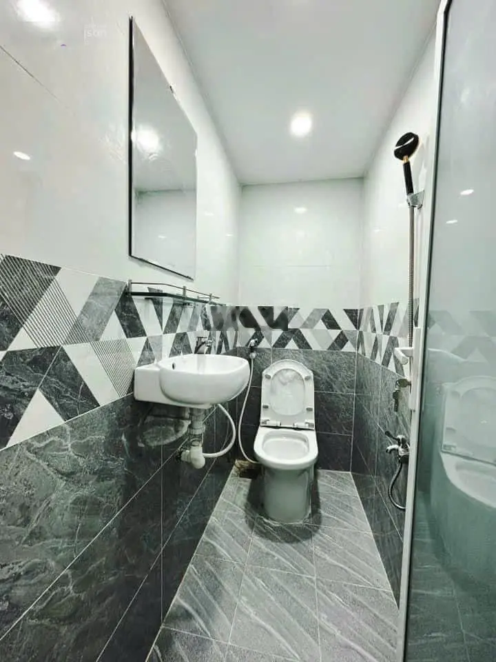 Chính chủ cần bán, DT 36m2, 1 trệt 2 lầu 4pn 3nvs, SHR đầy đủ, Full NT, Giá 3tỷ3 còn TL