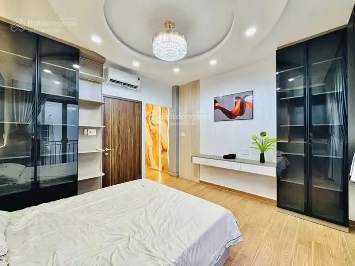 Bán ngộp nhà Hồ Thị Kỷ, P1, Q10, DT 65,7m2, giá 2 tỷ 410tr, HĐT 20tr/ tháng. sổ hồng riêng.