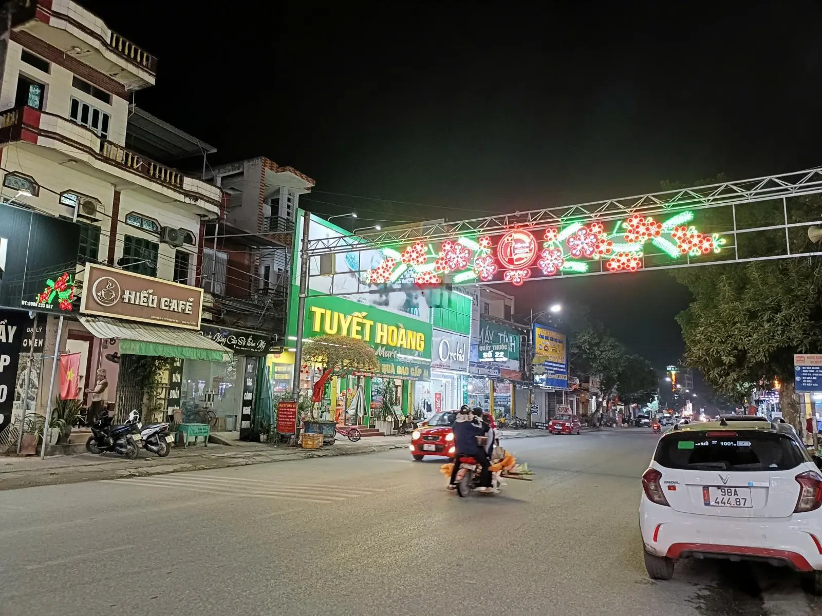 Chuyển nhượng nhà phố 3 tầng 19/5 trung tâm thị trấn Thắng, HH, BG giá 8,x tỷ kinh doanh 96m2