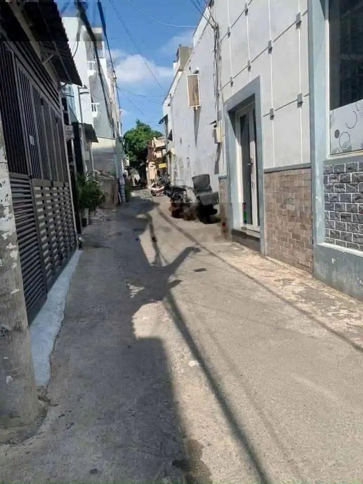 Chủ gửi căn nhà ngay trung tâm Q9 DT 45m2 SHR nằm ngay đường Lê Văn Việt hẻm xe hơi KDC đông đúc