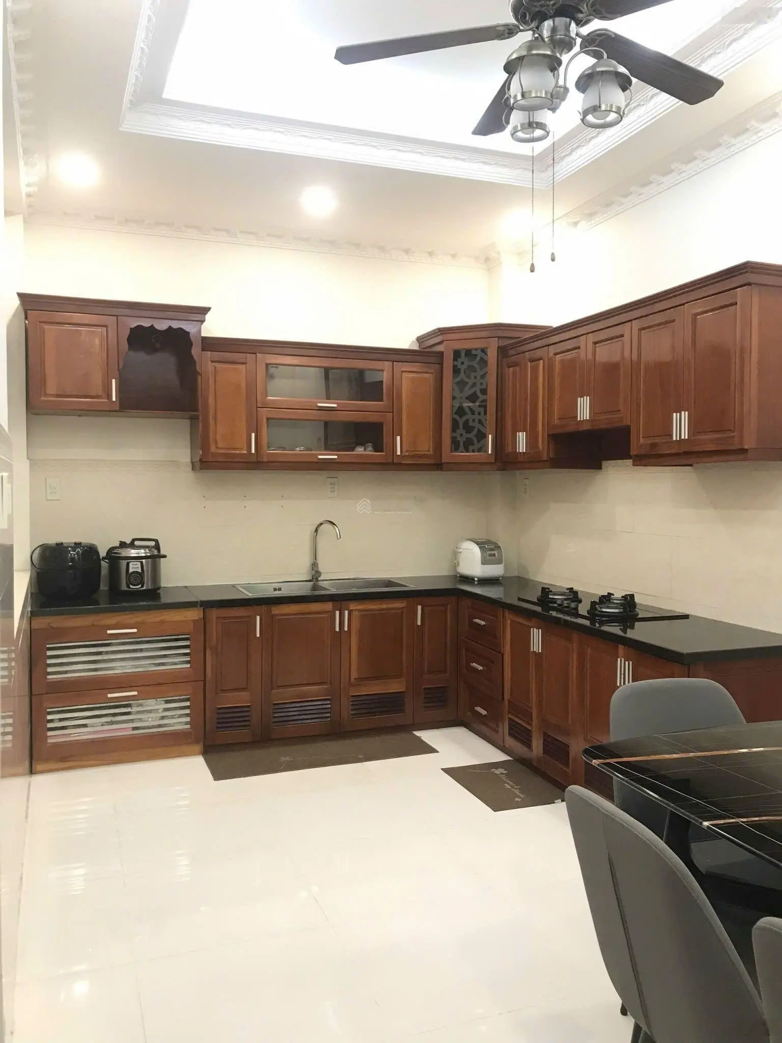 Biệt thự góc tuyệt đẹp 6m x 12m nở hậu 7.4m - 3 tầng. Ô tô trong nhà. Lê Thị Chợ, Phường Phú Thuận