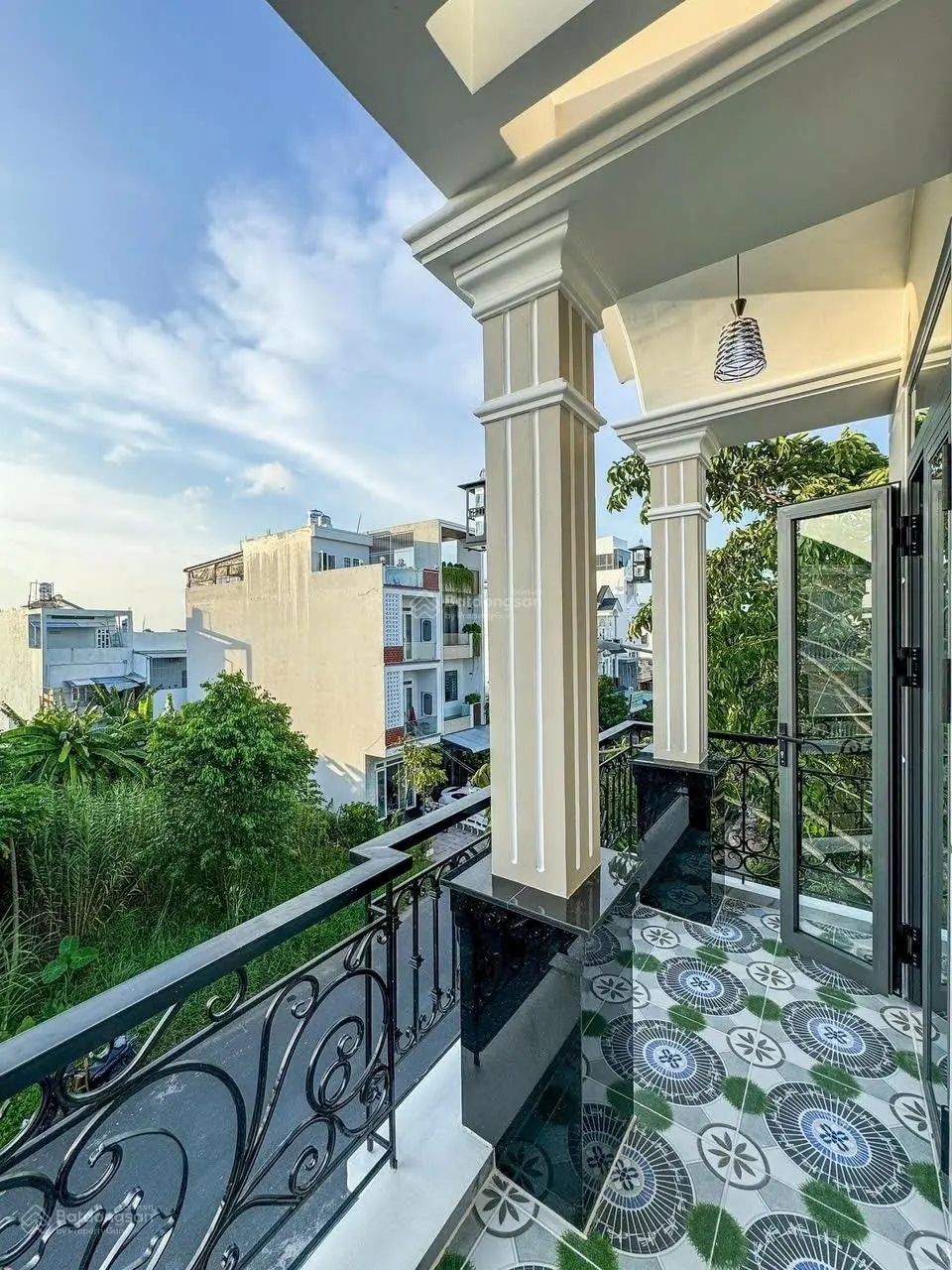 Bán nhà 2 mới 100% nội thất full sổ hồng hoàn công lộ 19m kế bên trường đại học Y Dược TP Cần Thơ