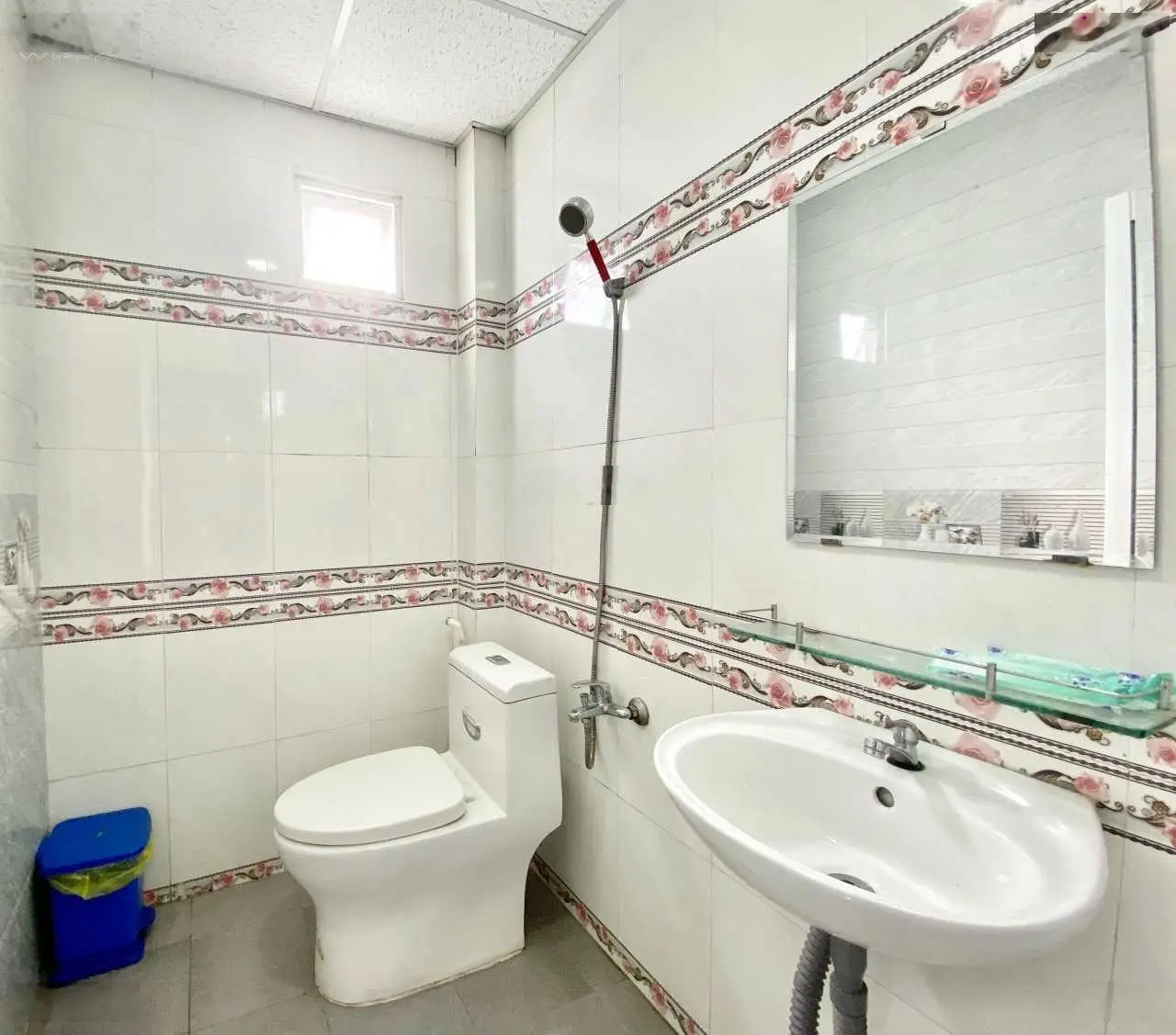 Khách sạn 6 tầng lung linh, 161m2 mặt tiền Hà Huy Giáp, 32 phòng, có sân đậu ô tô