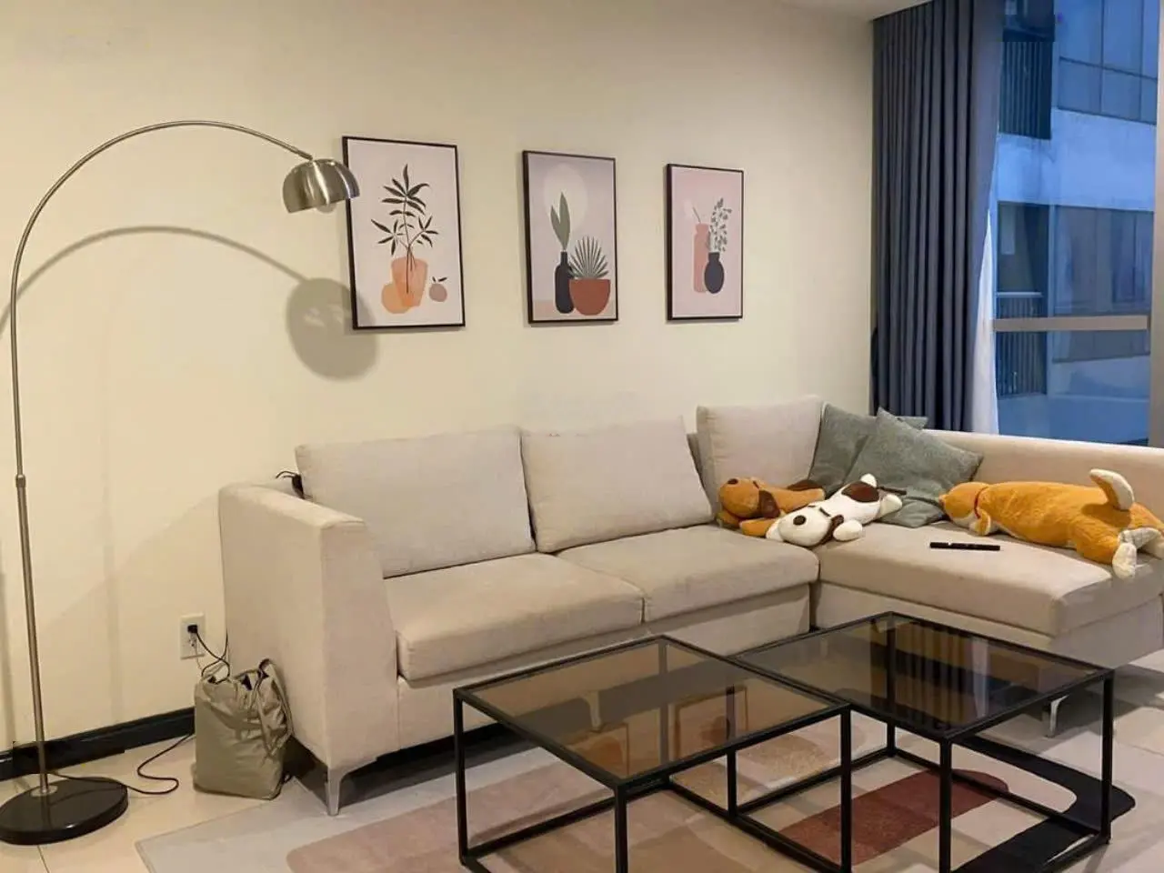 Tôi chính chủ cần bán gấp căn hộ tầng trung, căn góc, 2 mặt thoáng, view triệu đô. Vị trí đắc địa