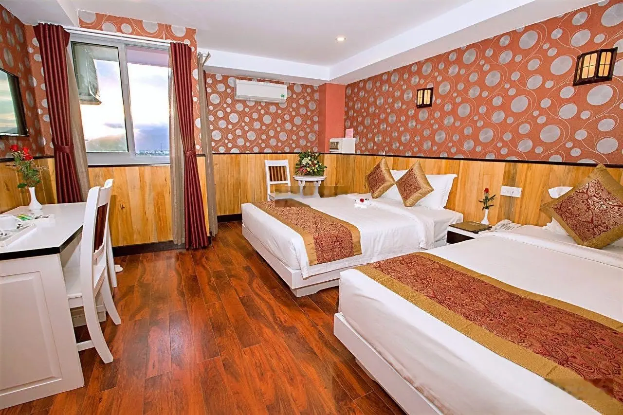 Bán khách sạn 4* Khu Phố Tây, Nha Trang. Ks cao 20 tầng, 80 P KD - Giá bán: 125 tỷ