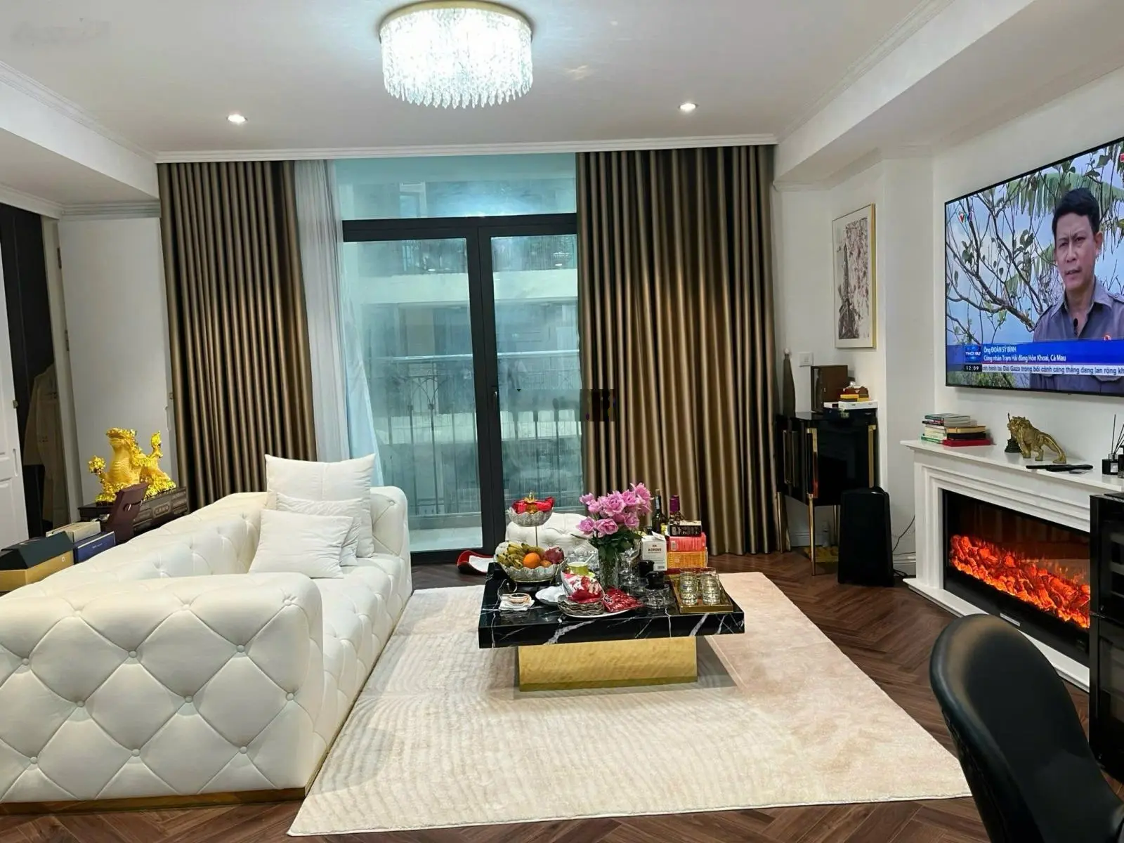Duy nhất căn 1PN siêu vip nội thất Tân cổ điển tầng cao hướng Nam thoáng mát. Giá tốt LH 0979 220 ***
