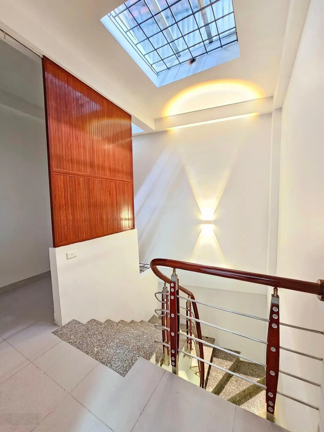 Siêu phẩm phố Đội Cấn - diện tích 35m2x6T - lô góc nội thất xịn - 50m ra oto - giá 6,85 tỷ