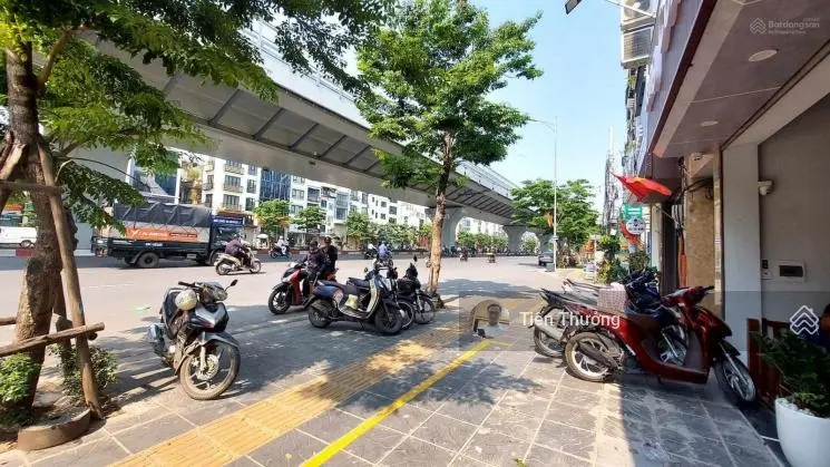 Cần bán gấp nhà mặt phố Hồ Tùng Mậu, vị trí vàng ngay ngã tư Xuân Thủy - Hồ Tùng Mậu 70m2x7 tầng