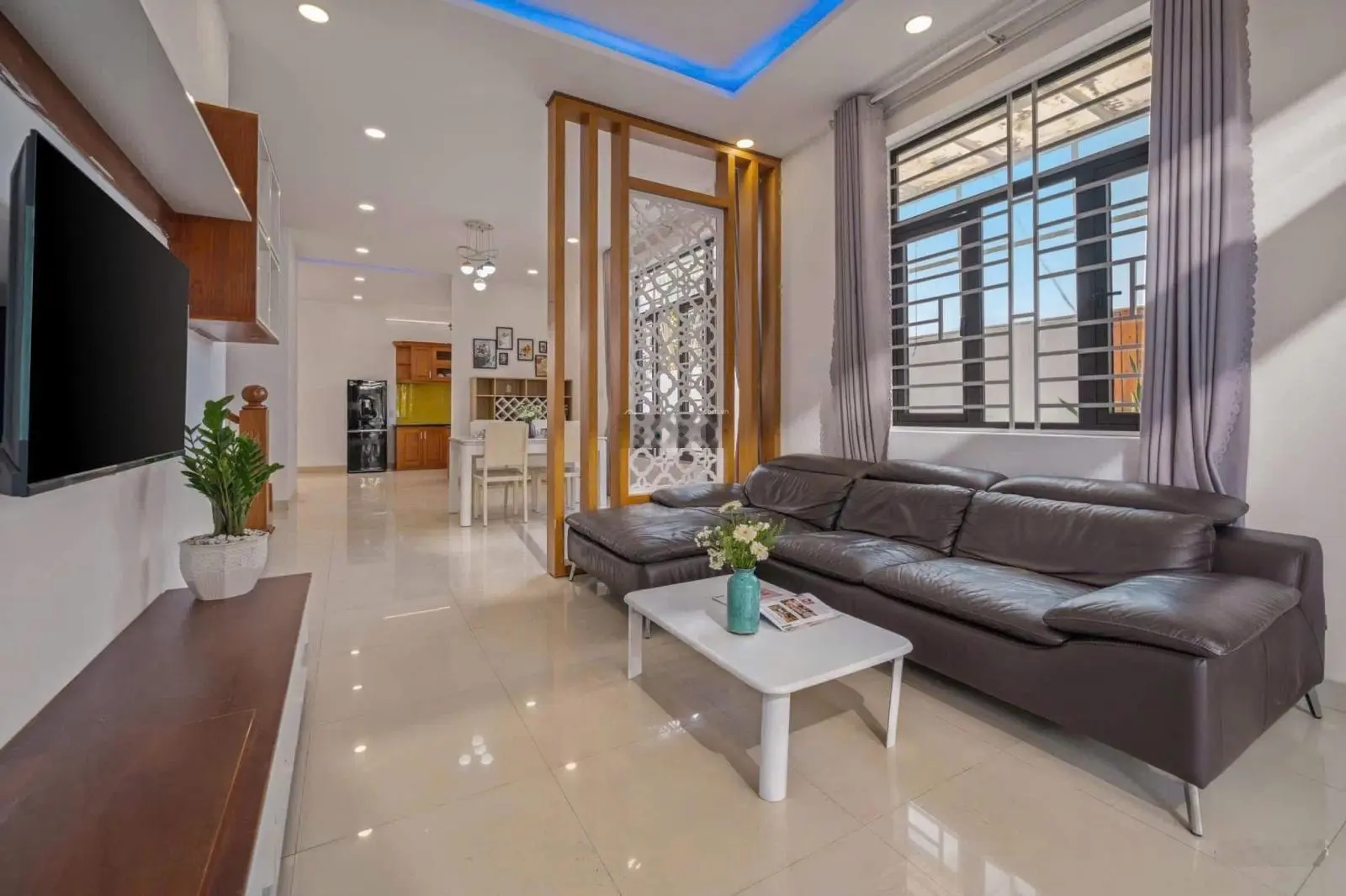 Bán nhà 2 mặt tiền đường lưu quang thuận .
