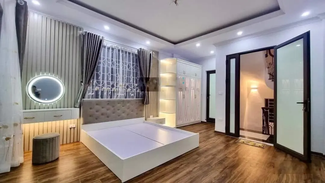 Chủ nhờ bán nhà mặt ngõ 21 Nguyễn Văn Huyên 67m2 kinh doanh sầm uất, nhà mới