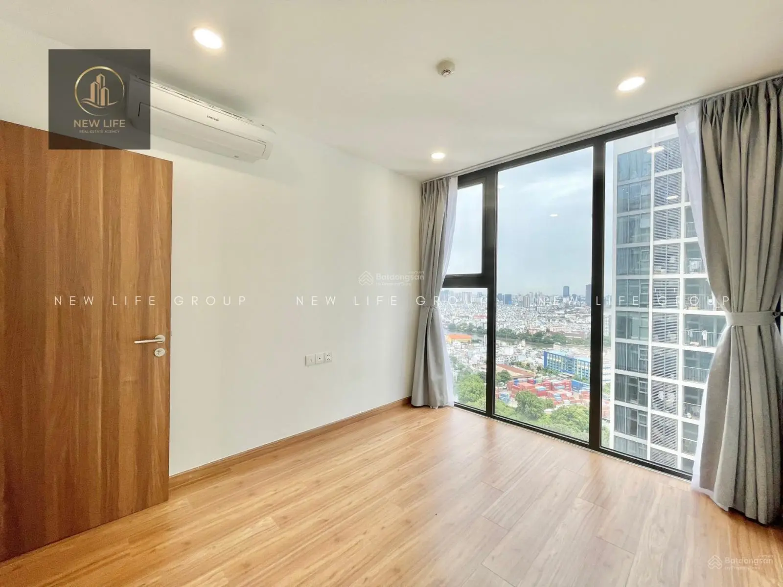 Bán căn hộ 2 phòng ngủ, 2wc, 73m2. Giá 4.5 tỷ (bao hết0888 887 ***