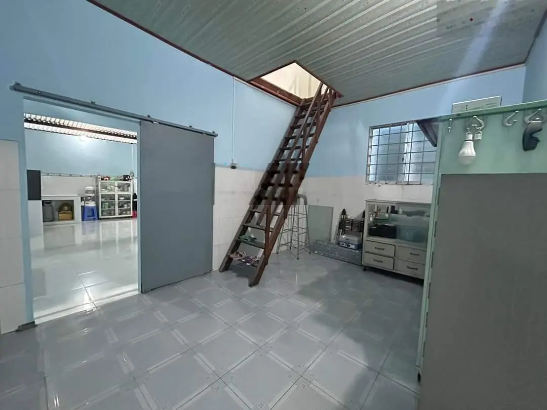 Nhà mặt tiền chính chủ cần bán! Tiện mở văn phòng công ty, ở lâu dài mua bán thuận tiện