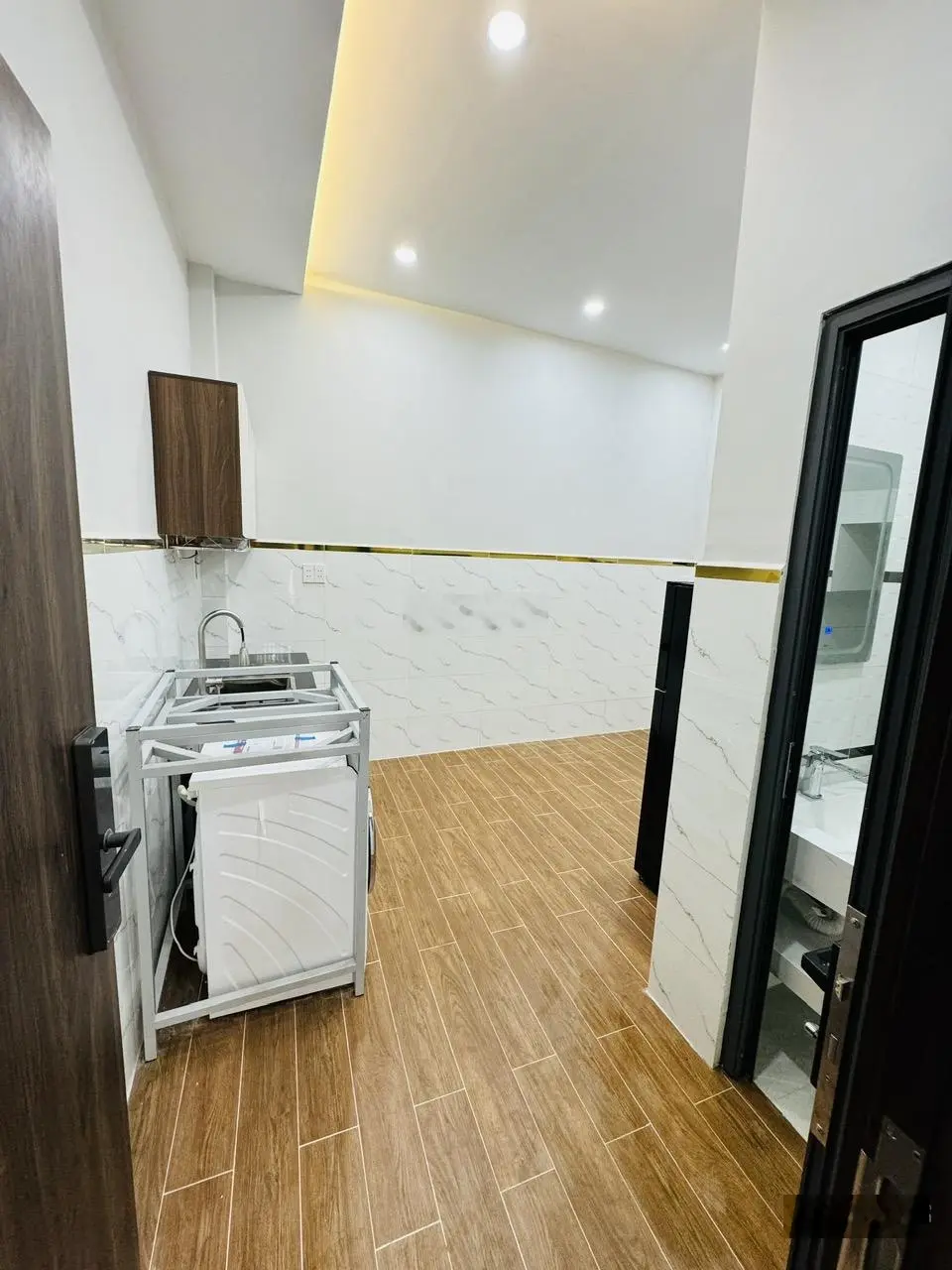 Bán căn hộ dịch vụ cao cấp đường lạc long quân, p3, q11