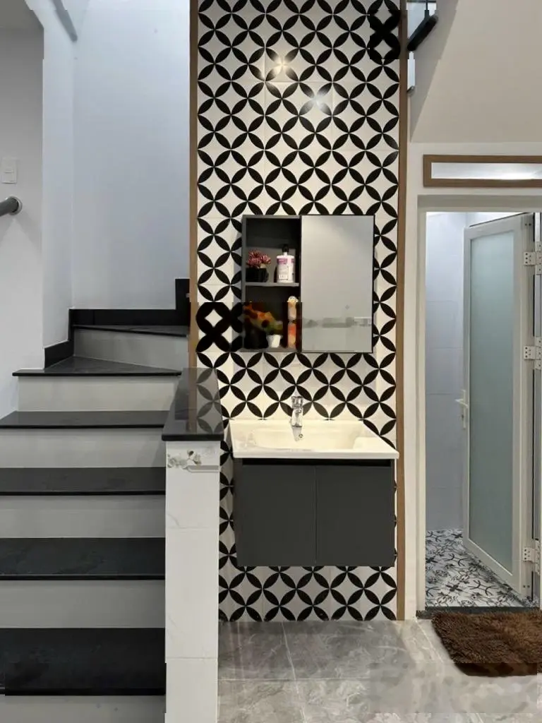 Nhà đẹp 30m2, ngang 4,2m sát mặt tiền Lê Hồng Phong Quận 5 giá 5 tỷ (thương lượng)
