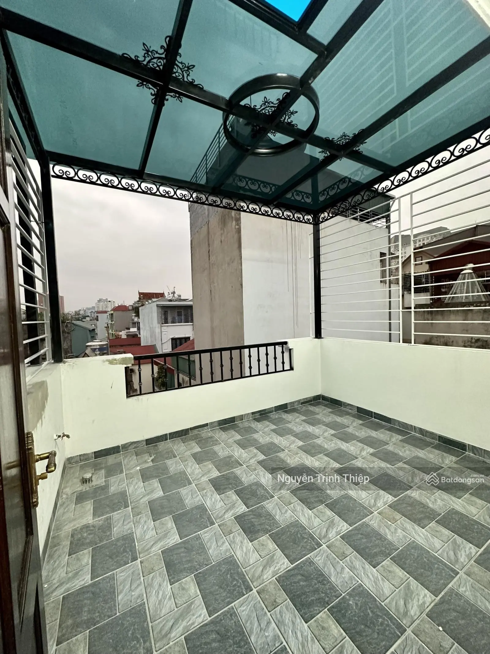 Bán gấp nhà full nội thất Cổ Nhuế Bắc Từ Liêm. DT 35m2 x 5 tầng. Giá 5.15 tỷ
