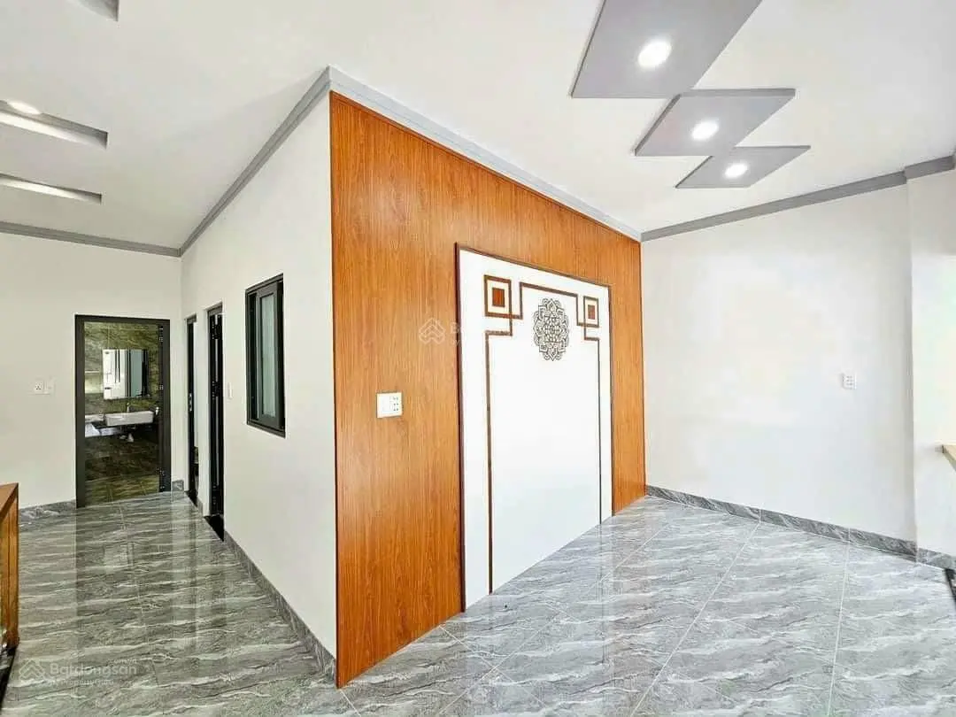 Nhà lầu SHR 6x21m H. Tây 3PN, 2WC sân xe hơi rộng ngay ngã tư Quang Thắng KP3 Trảng Dài