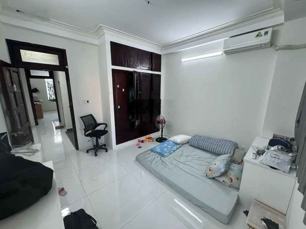300m2 sàn - mặt tiền Q1* [6 tầng] vỉa hè 6m (không lộ giới)