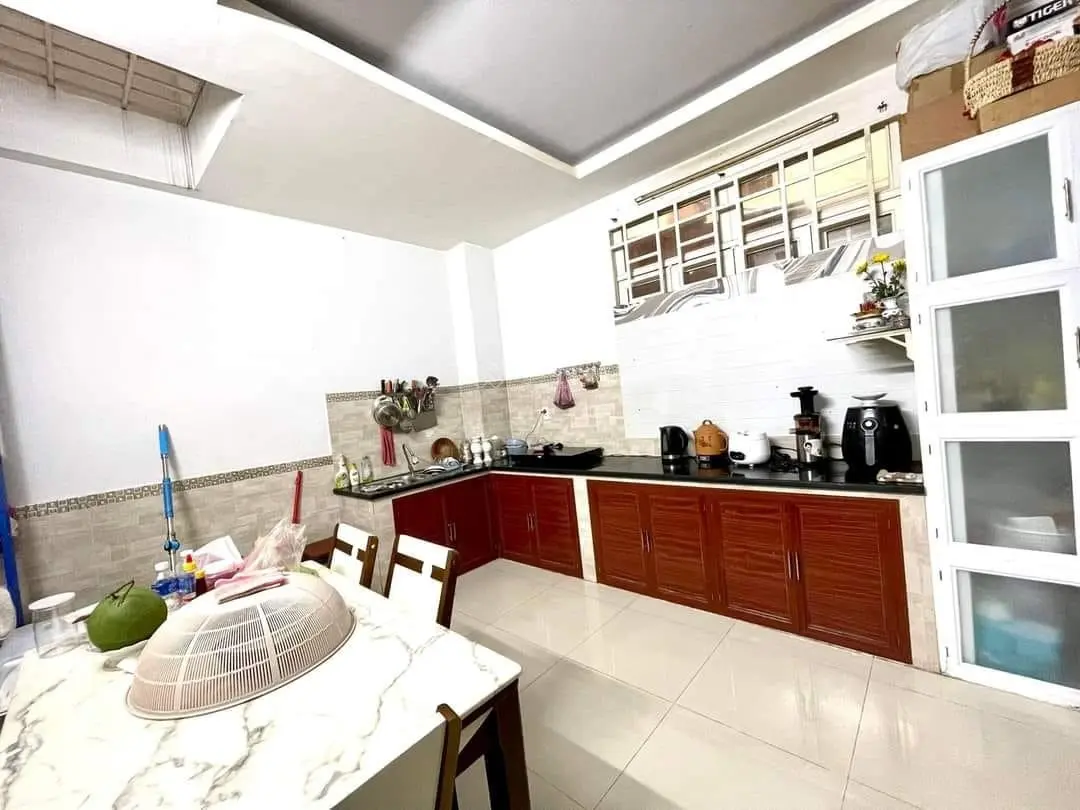 Bán nhà Dương Bá Trạc, 66m2, ngang 4,2m, nở hậu, sân để xe, ban công, giá cực tốt chỉ 5 tỷ 890