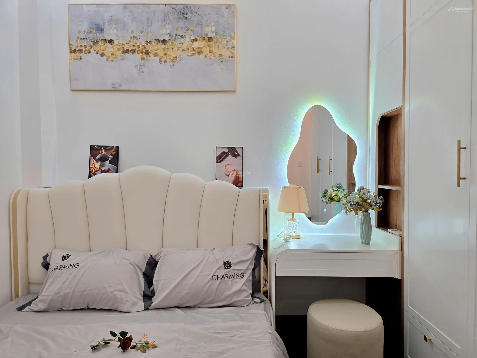 Bán gấp nhà 2 tầng 3PN, khu dân trí cao, nội thất cổ điển, tiện ích bao quanh