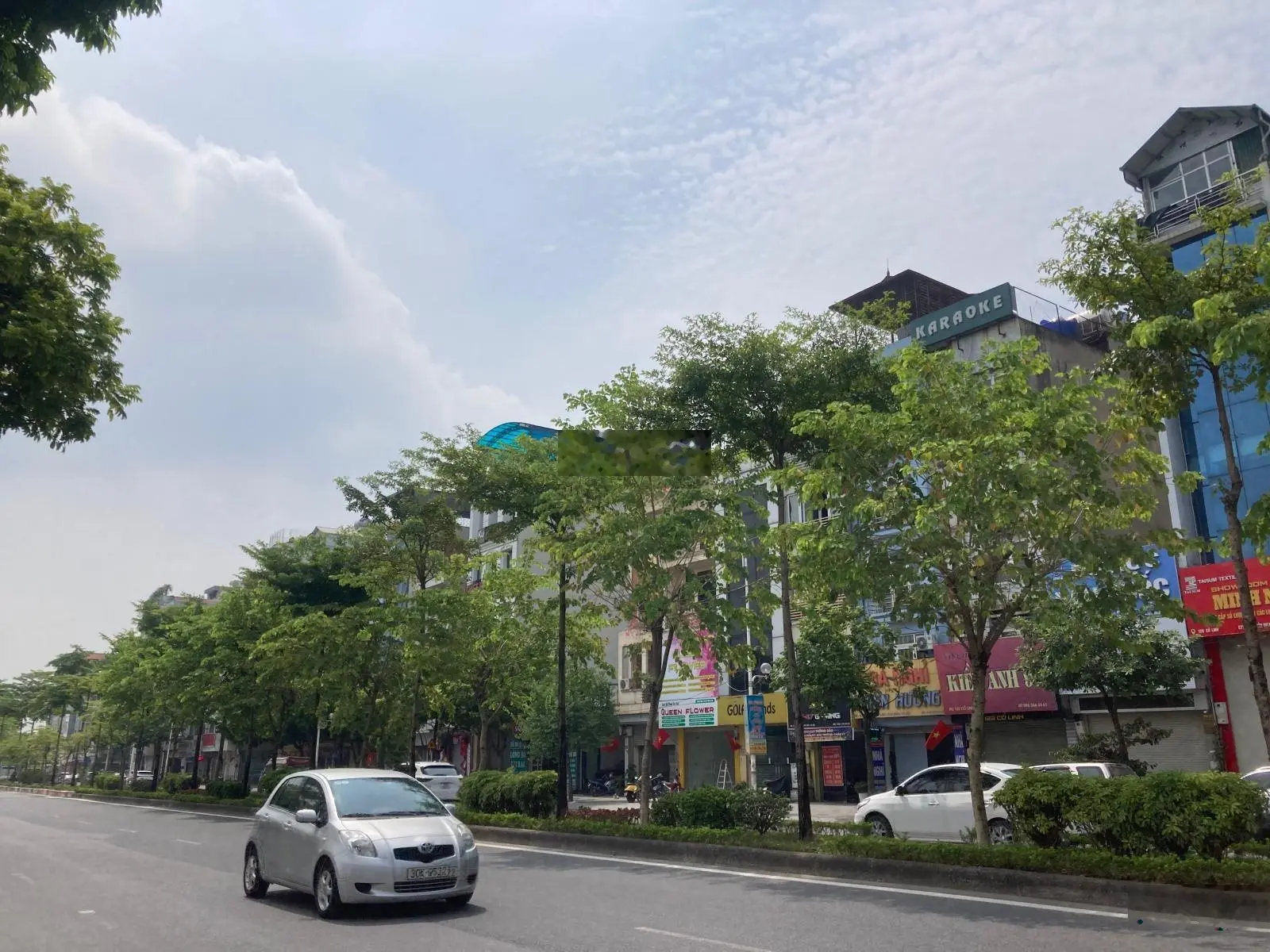 Bán Nhanh Căn Nhà Mặt Phố Cổ Linh đoạn đẹp nhất Phố cạnh Aeon Mall phố Chu Huy Mân và khu HimLam