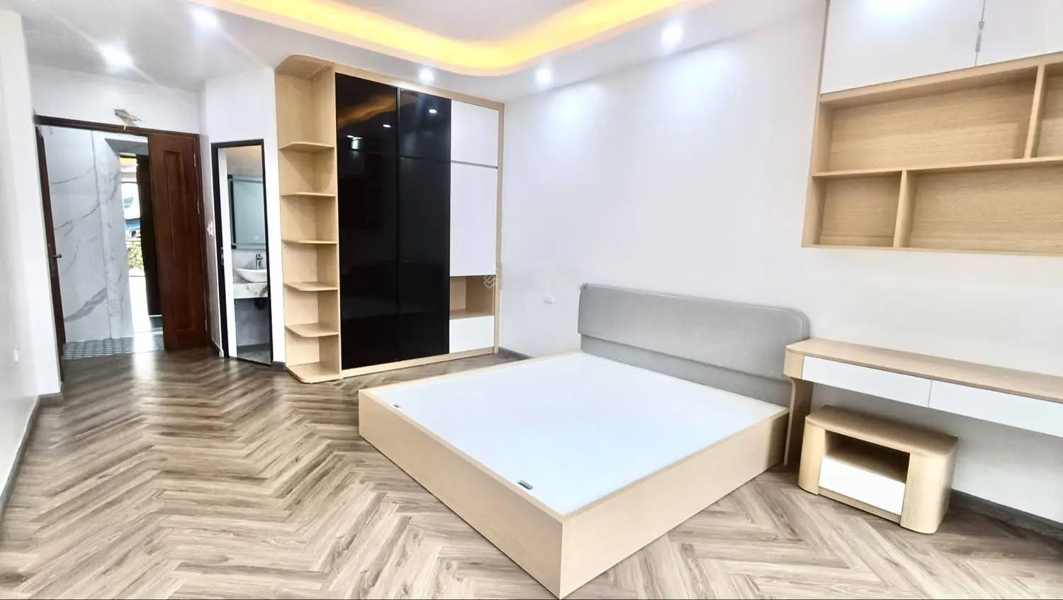Chính chủ bán nhà mặt tiền Hoàng Mai - 7 tầng thang máy ôtô - kinh doanh ở sướng - giá trị tăng