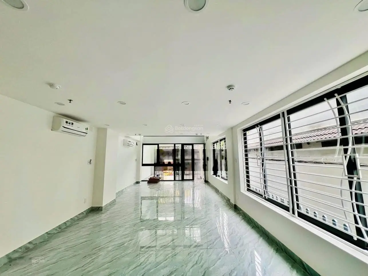 Nhà 2 mặt tiền hẻm xe hơi có hầm 20p(có thể KD CHDV) 5x27m Dương Quảng Hàm P5 ngay DH Văn Lang