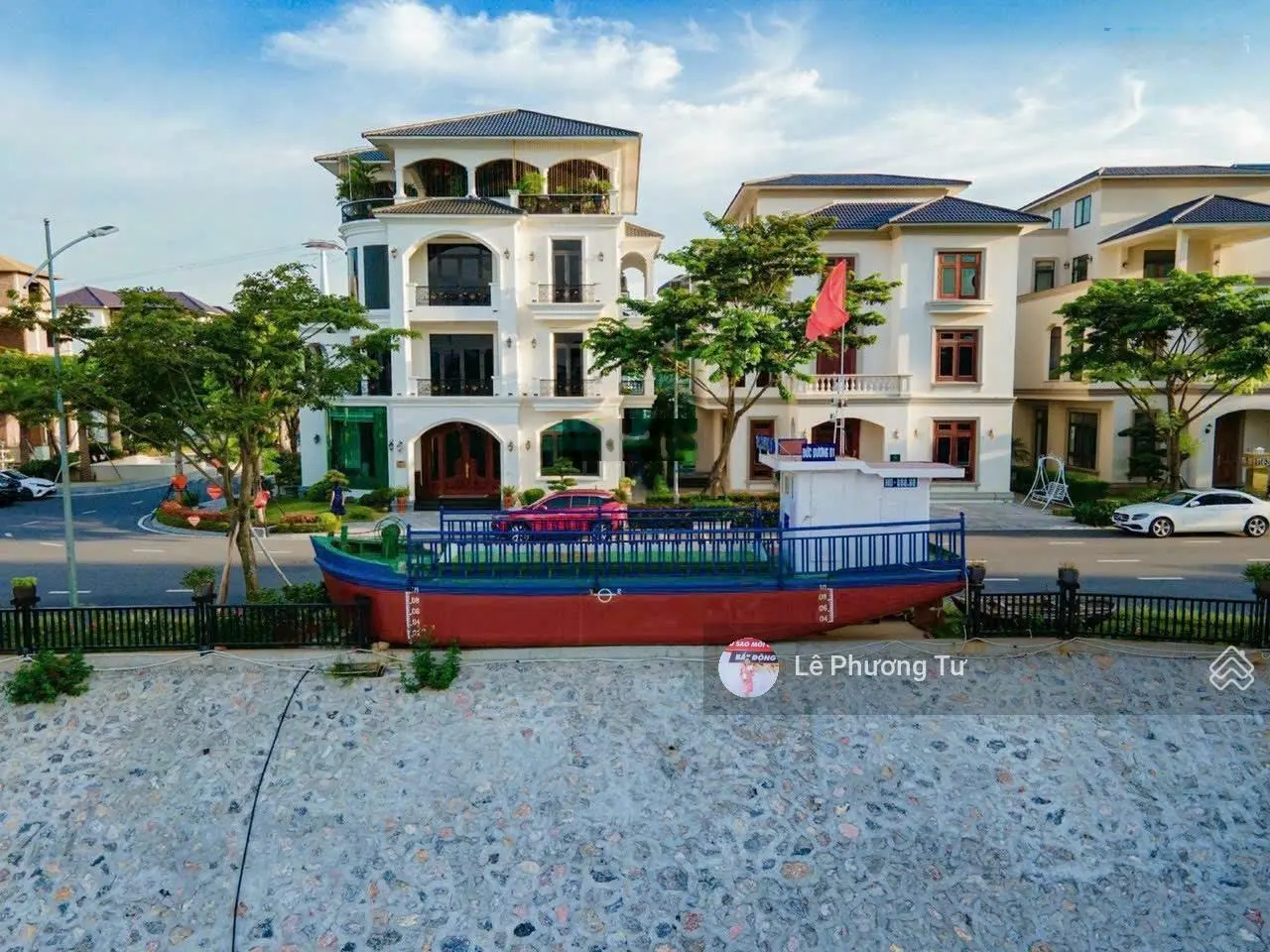 Bán căn VIP Suất Ngoại Giao giá 2x tỷ /320m2 bàn giao full nội thất view biển vịnh ,giá tốt nhât TT