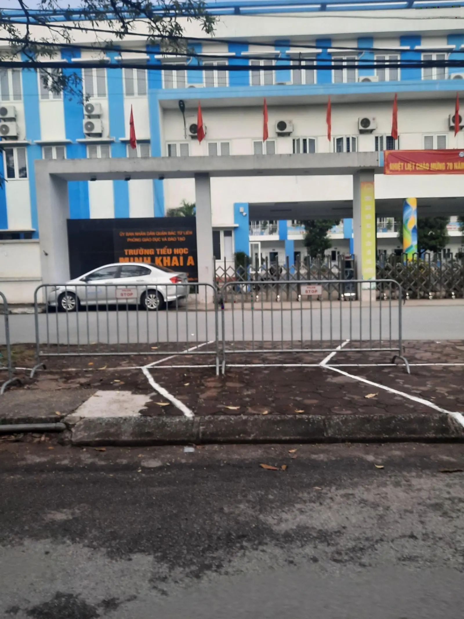 Bán căn hộ dịch vụ, phố Cầu Diễn-Nhổn, 70m2, 7 tầng thang, 17 phòng, dòng tiền 100tr/th, ô tô tránh