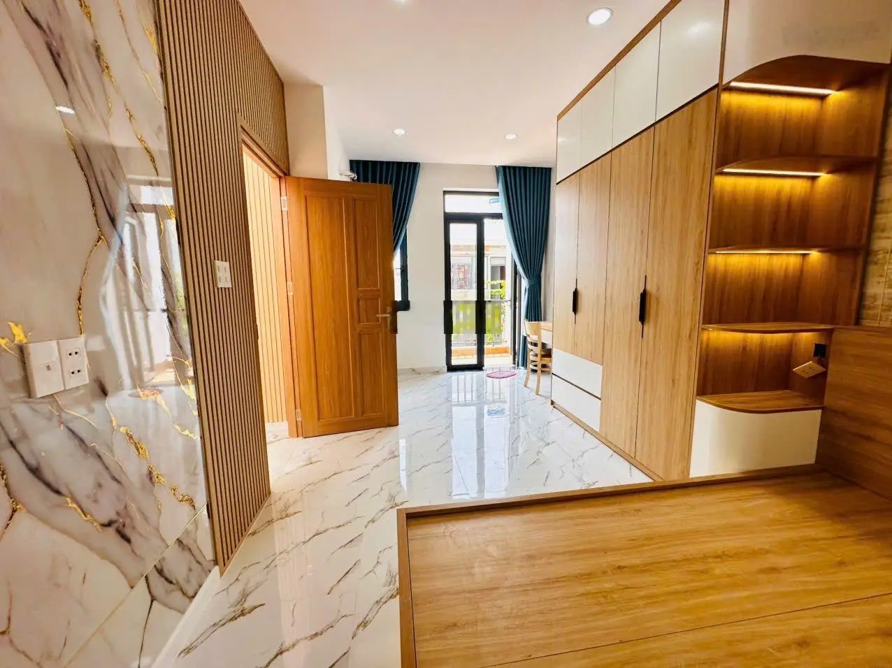 Nhà mới hiện đại, ngay chợ Đường, 3pn, 3wc, huong Đông Nam, hẻm 12