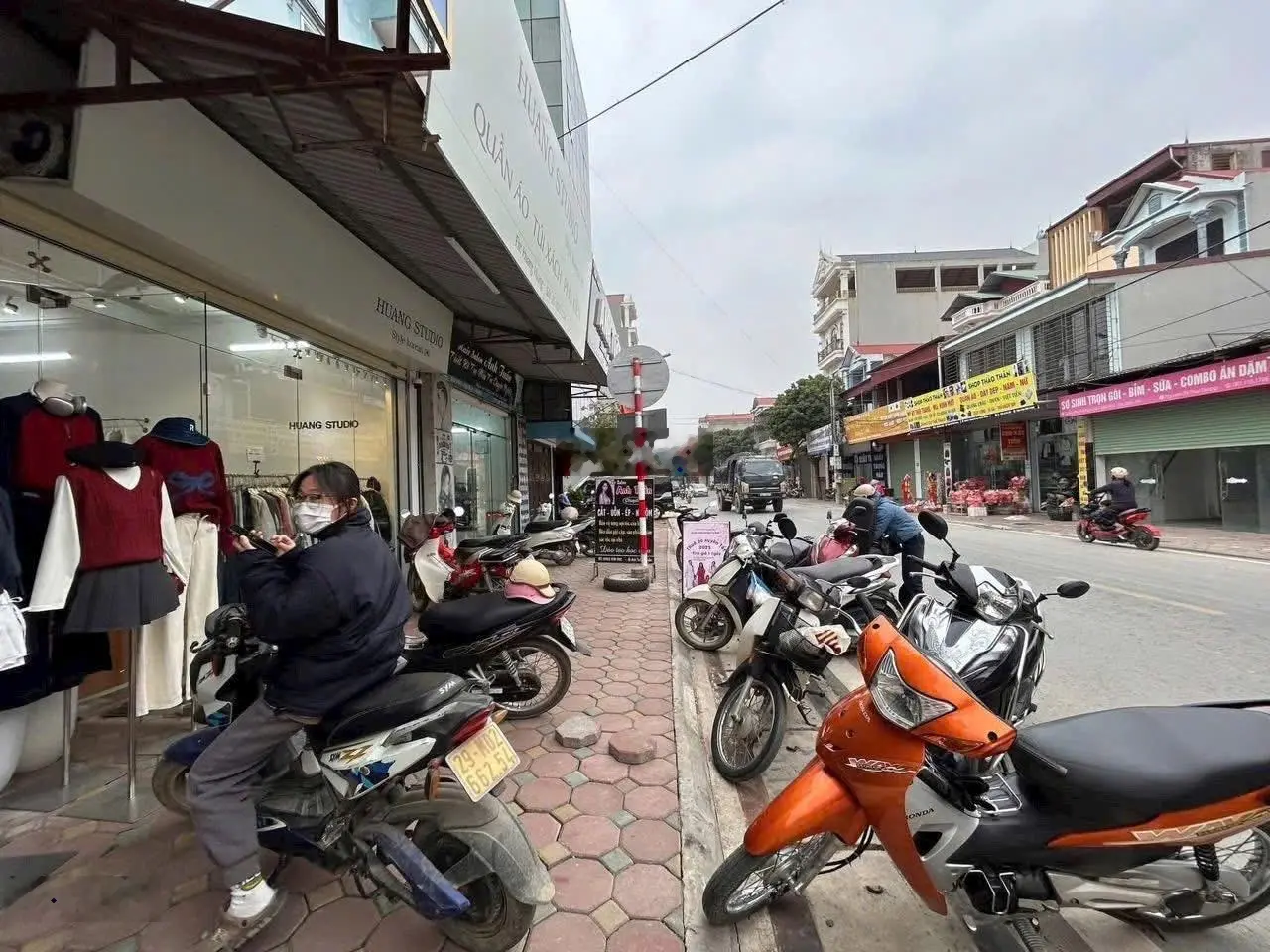 Cần tiền bán nhà mặt phố 3 tầng kinh doanh buôn bán sầm uất