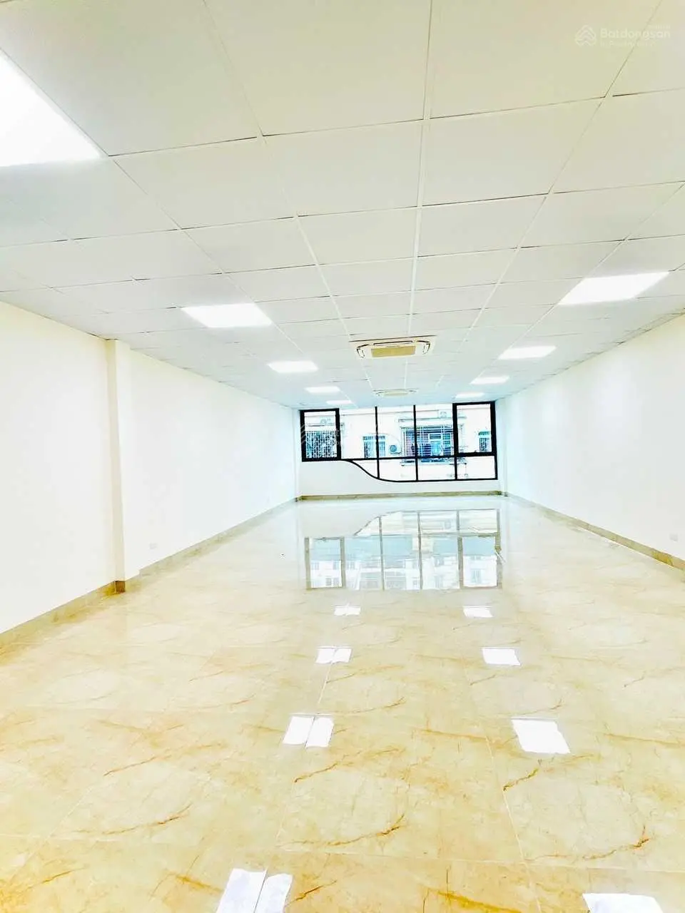 Bán nhà Phùng Chí Kiên, Hoàng Sâm, Cầu Giấy tướng Thành 101m2, 8 tầng, nhỉnh 35 tỷ, gara 4 ô tô