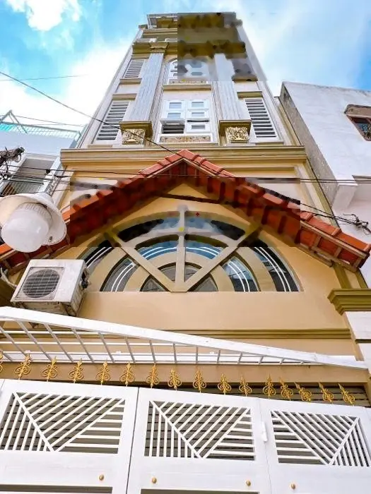 Mặt tiền 5 tầng 8 phòng có thang máy, Bến Vân Đồn, Vĩnh Khánh Quận 4