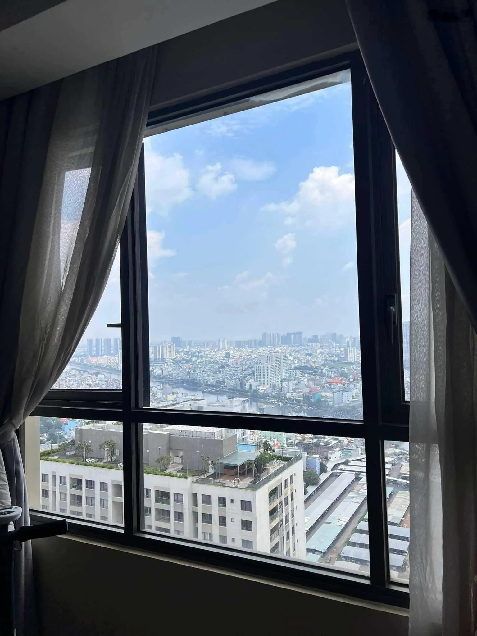 Bán căn hộ Gold View 2PN, lầu cao. Hướng Đông Nam. View Sông ;Full NT đẹp , Giá 3.9 tỷ; 0972 443 ***