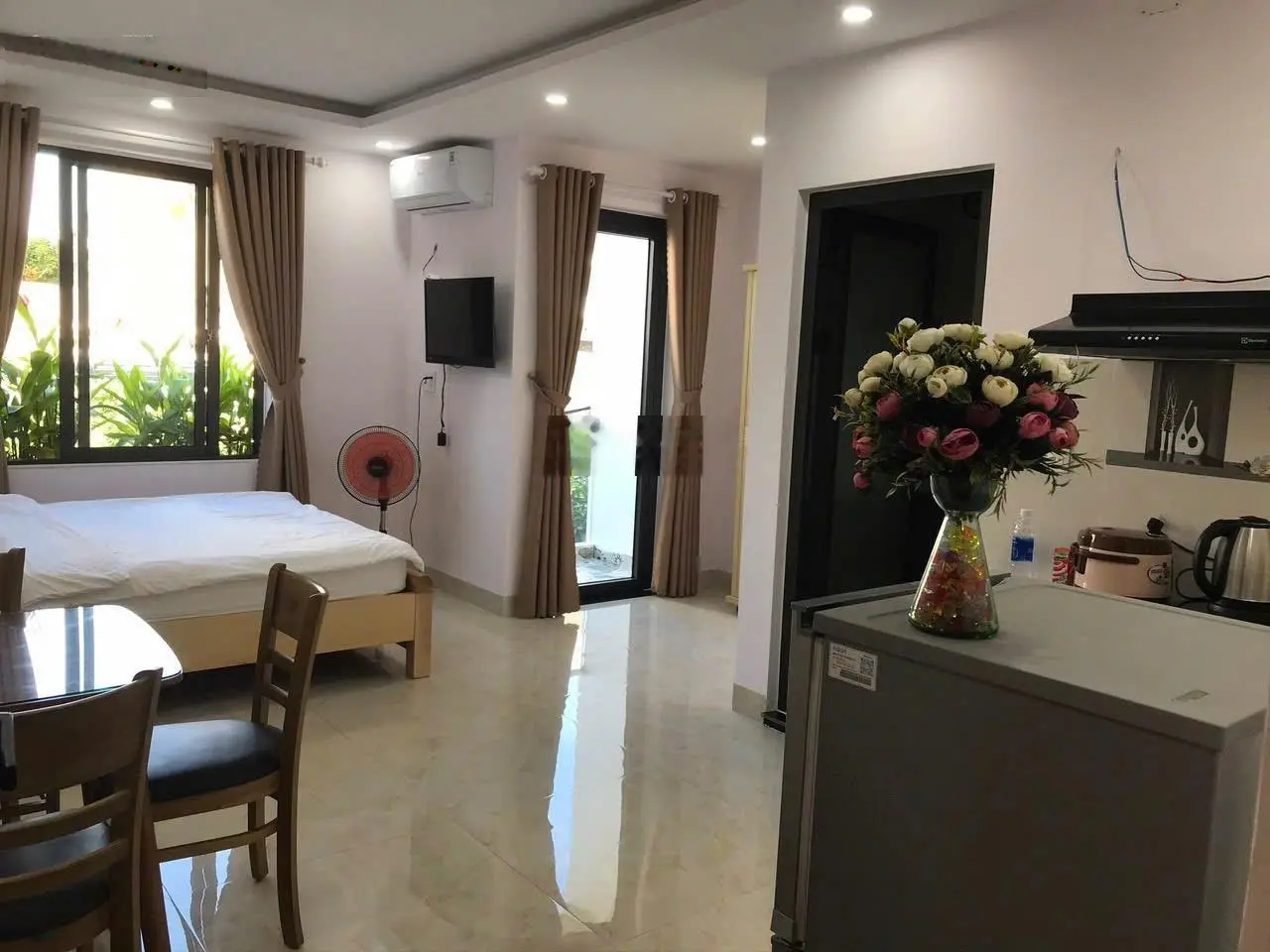 Toà căn hộ 5 tầng đường Thế Lữ , khu sầm uất , khách du lịch lưu trú đông đúc DOANH THU 45tr/th