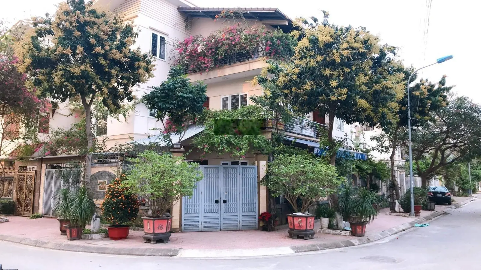 Chính chủ bán căn LK2 đối diện chung cư, nhà hoàn thiện full nội thất giá đầu tư tốt