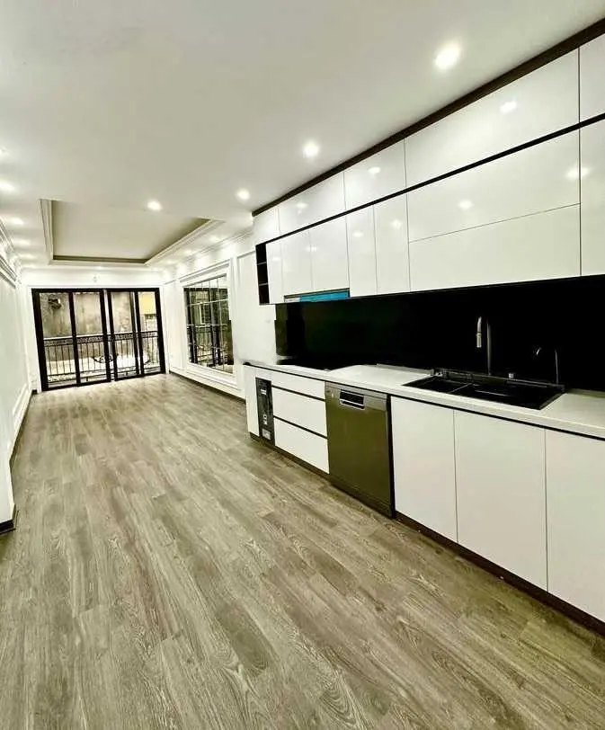 Cực rẻ Phương Mai! 10m ra hồ, ô tô tránh, nhà mới 6 tầng thang máy 44m2 chỉ 8.95 tỷ. LH 0968 224 ***