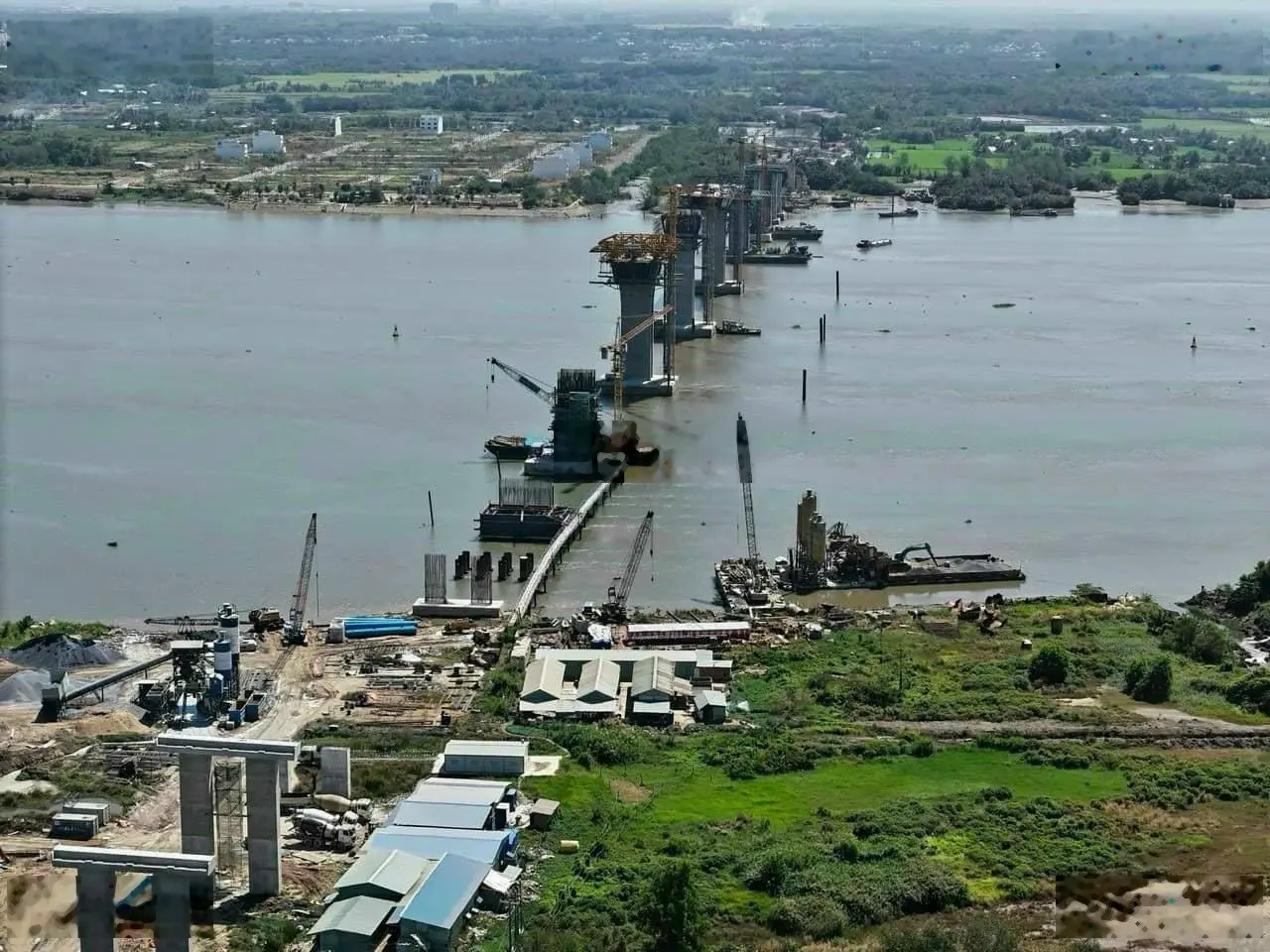 Cần tiền bán gấp lô đất đường ôtô sát đường Nguyễn Hữu Cảnh, Sát TTHC Huyện, Thổ cư, giá rẻ nhất KV