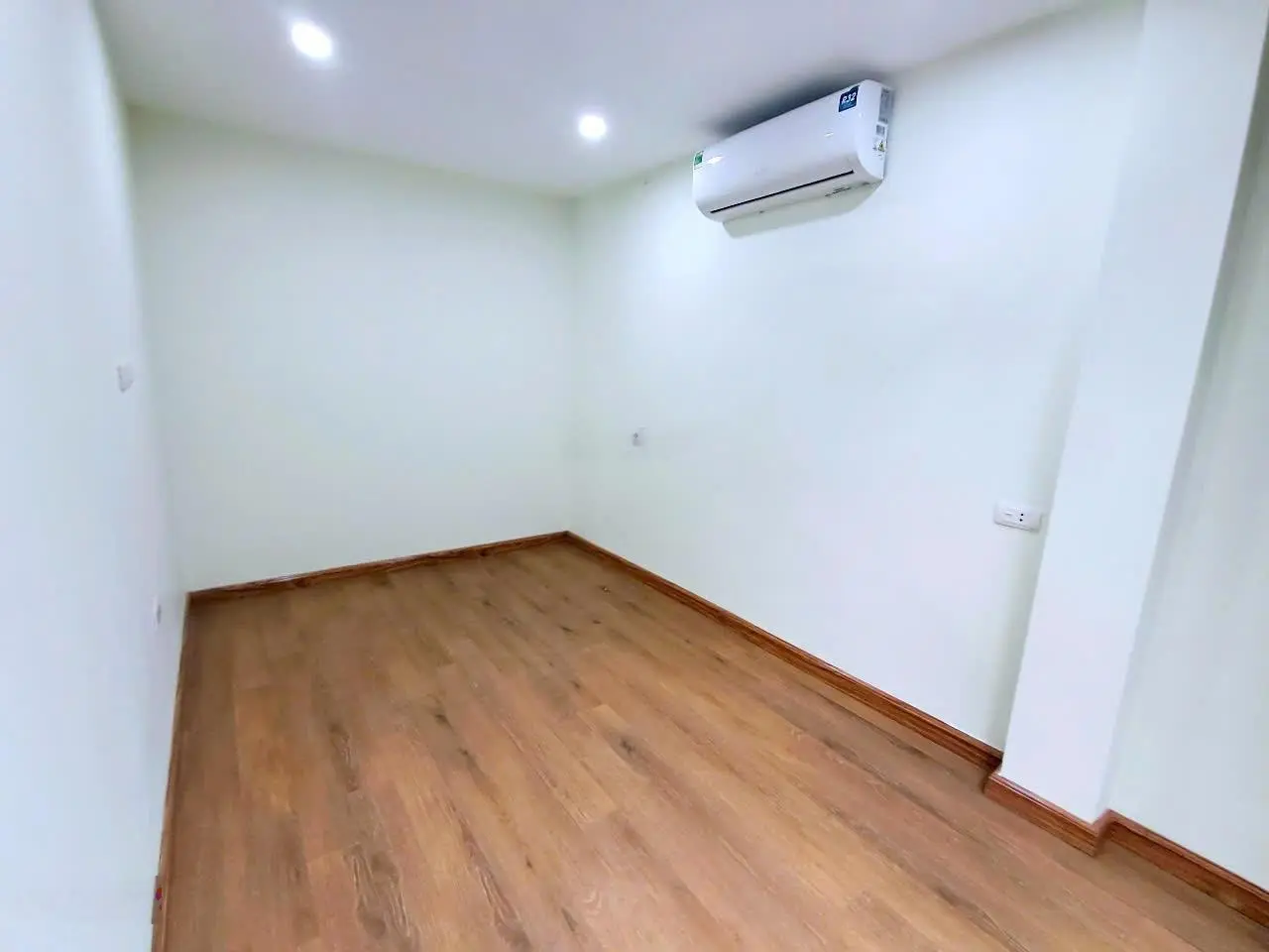 8.15 tỷ - 45m2 - 6 tầng mới - thang máy - Bạch Mai - Hồng Mai - HBT 0985826871
