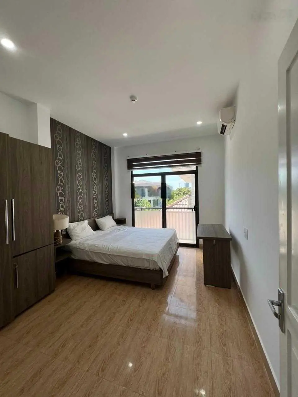 Tòa căn hộ 5 tầng đối diện công viên lớn khu phố Tây An Thượng