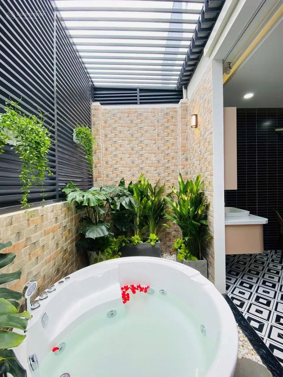 2 Căn siêu phẩm mặt tiền, Nguyễn Văn Khối P11, 4m x 19m. 5 lầu - thang máy=14 tỷ