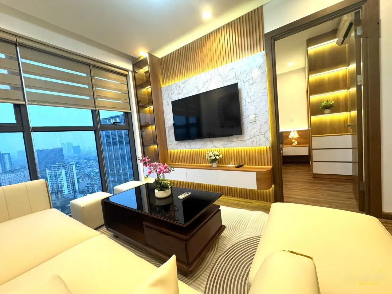 Cần bán căn 3 pn DT 115m2 ở toà Golden Land - Nguyễn Trãi gần trường ĐH Xã Hội Nhân Văn, sổ đỏ