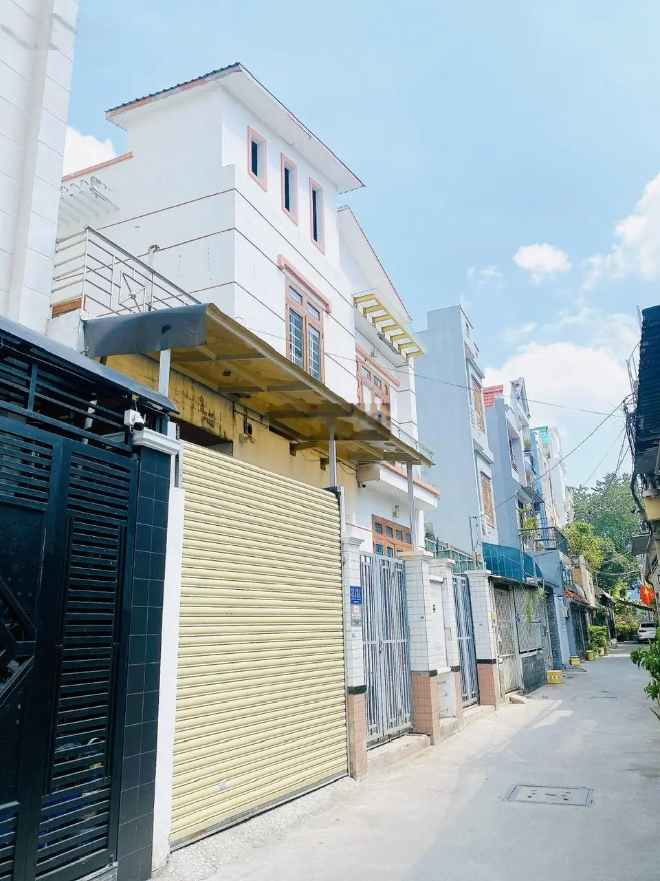 Giảm sâu, nhà đẹp 2 tầng, ngang hơn 10m đường Nguyễn Thị Định, giá 9,39 tỷ TL