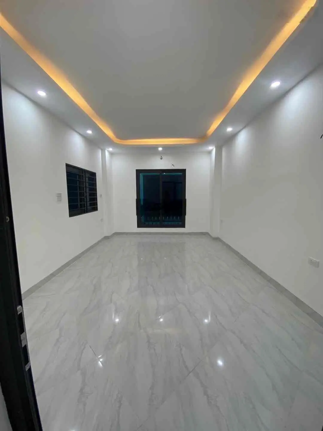 Bán nhà Ngô Quyền, Hà Đông, diện tích 42m, 5 tầng, ở ngay, siêu đẹp, giá đẹp trong khu vực