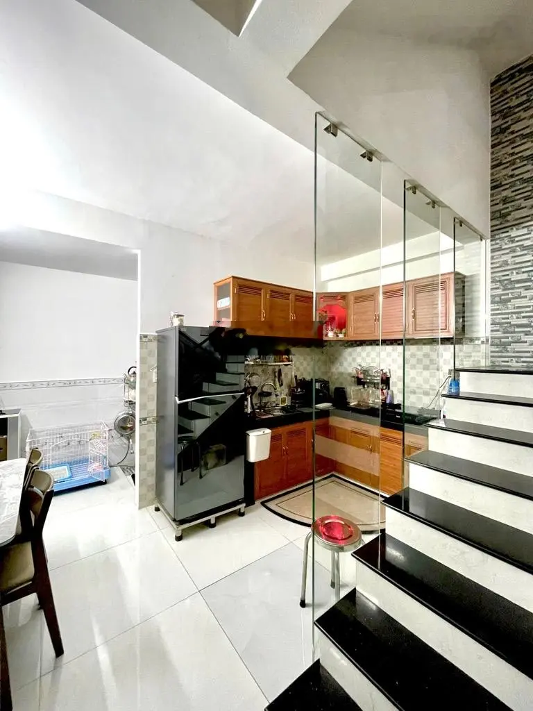 Nhà 3 tầng Mặt tiền đường TRUNG MỸ TÂY 1,phường TRUNG MỸ TÂY, Q12, dt 146,4m2 (6mx25m), Giá 10,3Tỷ
