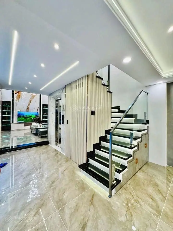4,2x20m. 6tầng. Thang máy. FULL nội thất cao cấp. Mặt tiền hẻm 8m thông Lê Văn Thọ. 17tỷ TL.
