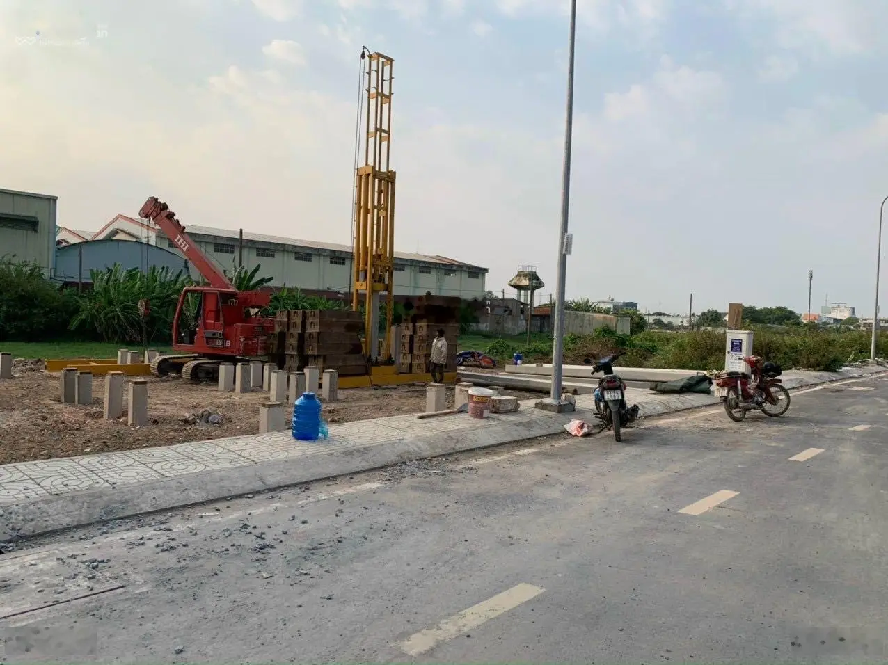 Bán đất 1 sẹc đường Hương Lộ 2 ngang 4x23 đường nhựa 8m cách mặt tiền Hương Lộ 2 50m. Giá 3tỷ75 TL