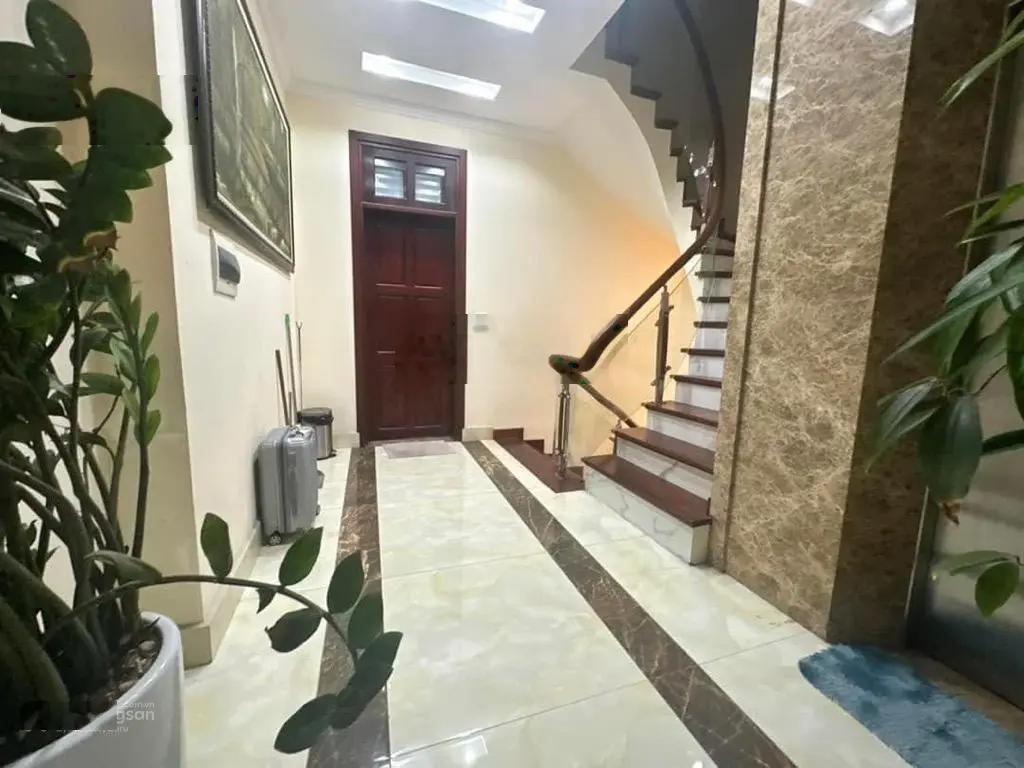 Bán nhà trung tâm phố Ngọc Lâm - 5 tầng thang máy - 5m ra mặt phố - 70m2 chỉ 12.5 tỷ